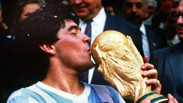 Maradona'nın kupası açık artırmada