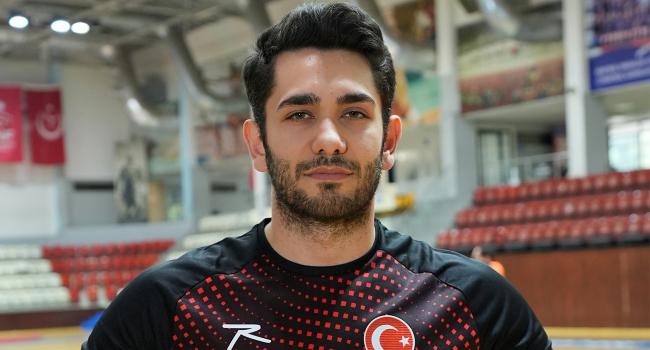 Halil İbrahim Öztürk'ten İzmirlilere maç daveti Haberinin Görseli